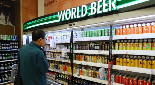 지난해 맥주 수입액이 10년 만에 감소세로 돌아섰다. <연합뉴스>